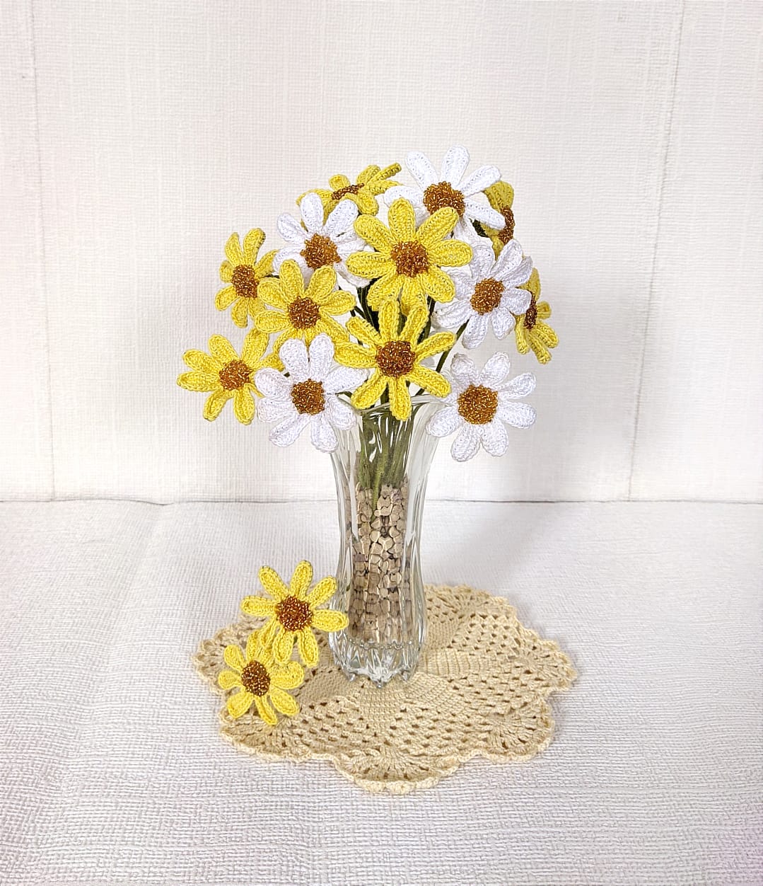 Chic Crochet Daisies: Handcrafted Home Decor Delight